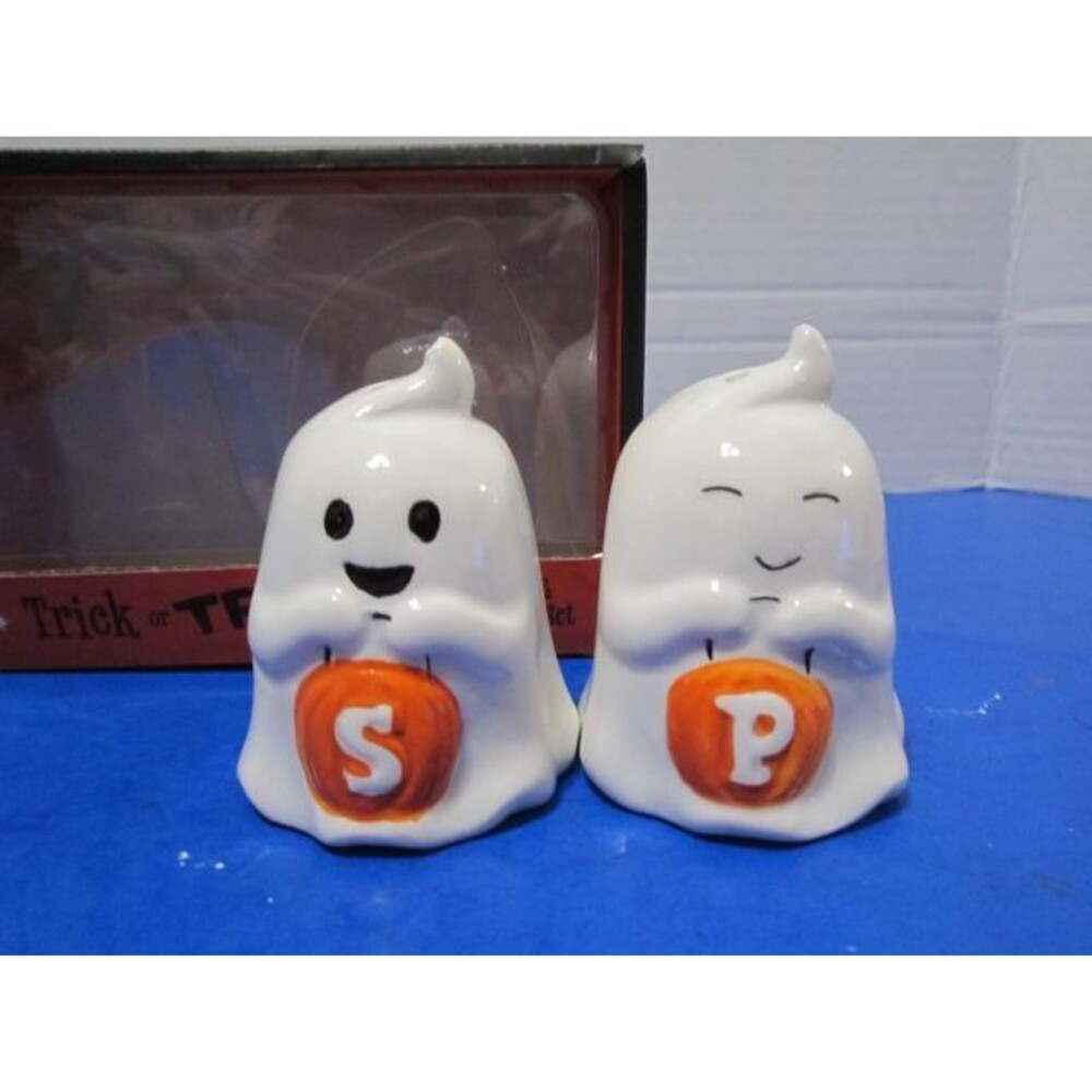 NEW Halloween Ghosts Salt & Pepper Shaker Fall Decor Witch Pumpkins Witch